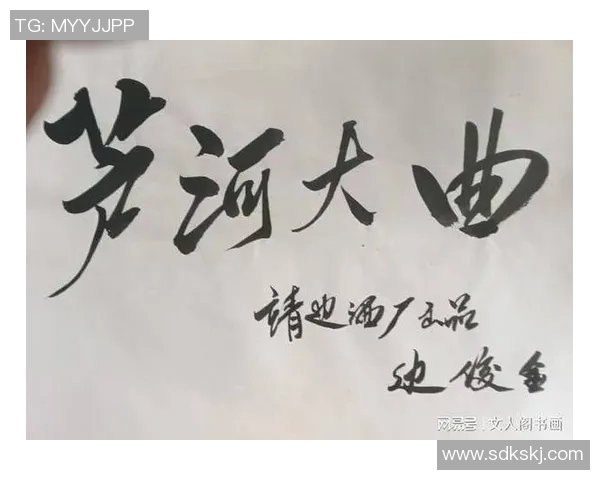 足球明星的随性魅力与帅气风范展现运动场上的独特风采