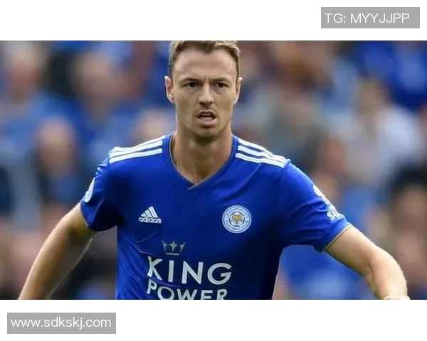 足球明星的多重称号解析与背后的故事探讨